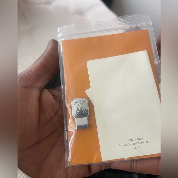 Authentic Louis Vuitton black Taiga Adrian Backpack - Picture 6 of 16